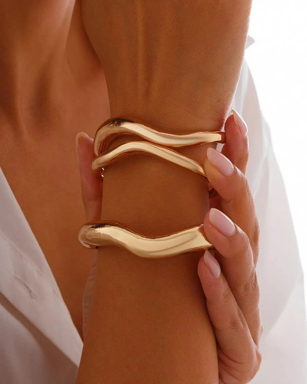 Gold Bangles for Women 14k Gold Plated Gold Cuff Bracelets Adjustable Chunky Bangles Hammered Textured Irregular Cuffs Statement Jewelry Gifts