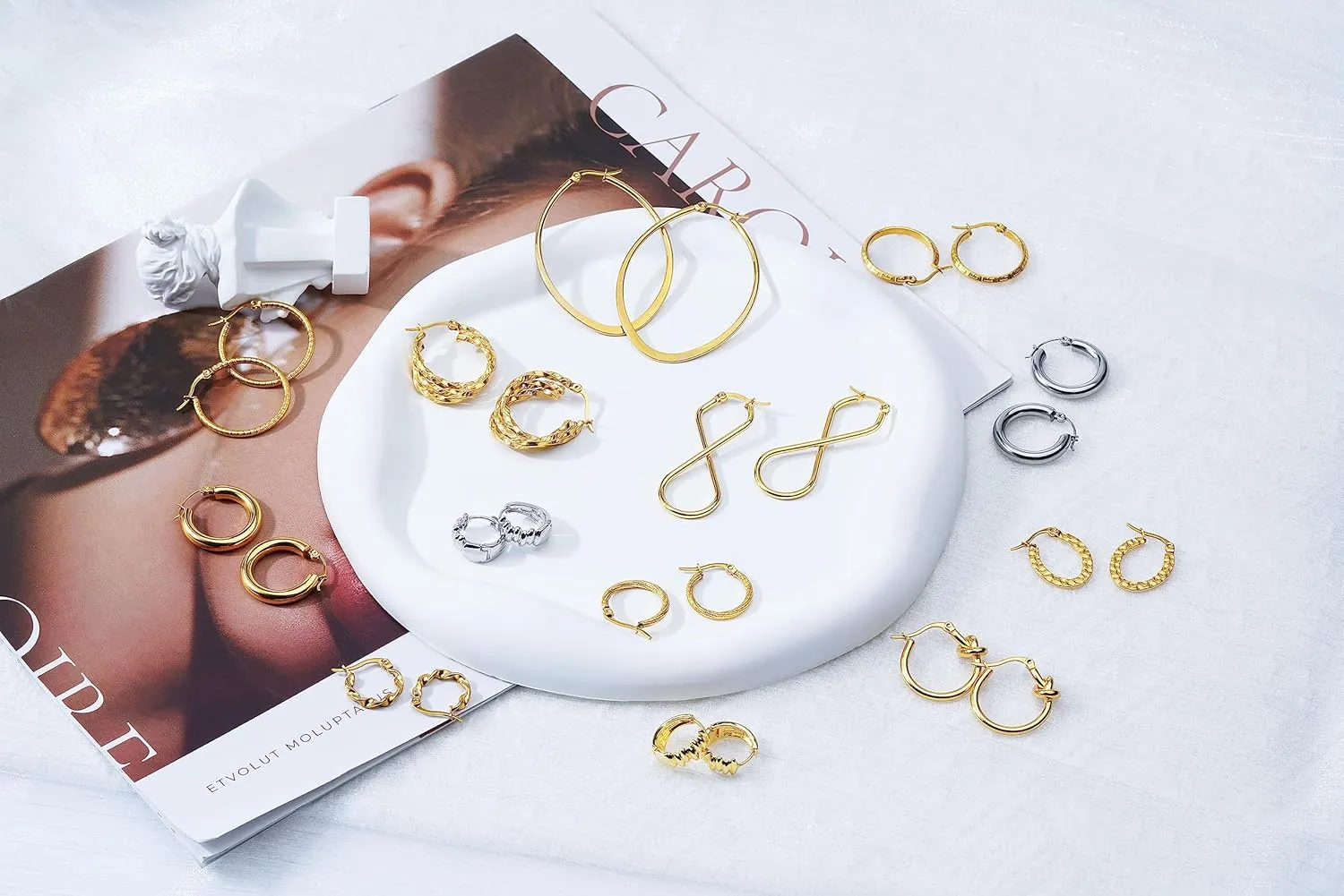 Gold Hoop Earrings for Women 14K Gold Plated Chunky Small Twist Hammered Hoop Earrings Hypoallergenic Stainless Steel Trendy Hoop Earrings for Women Jewelry