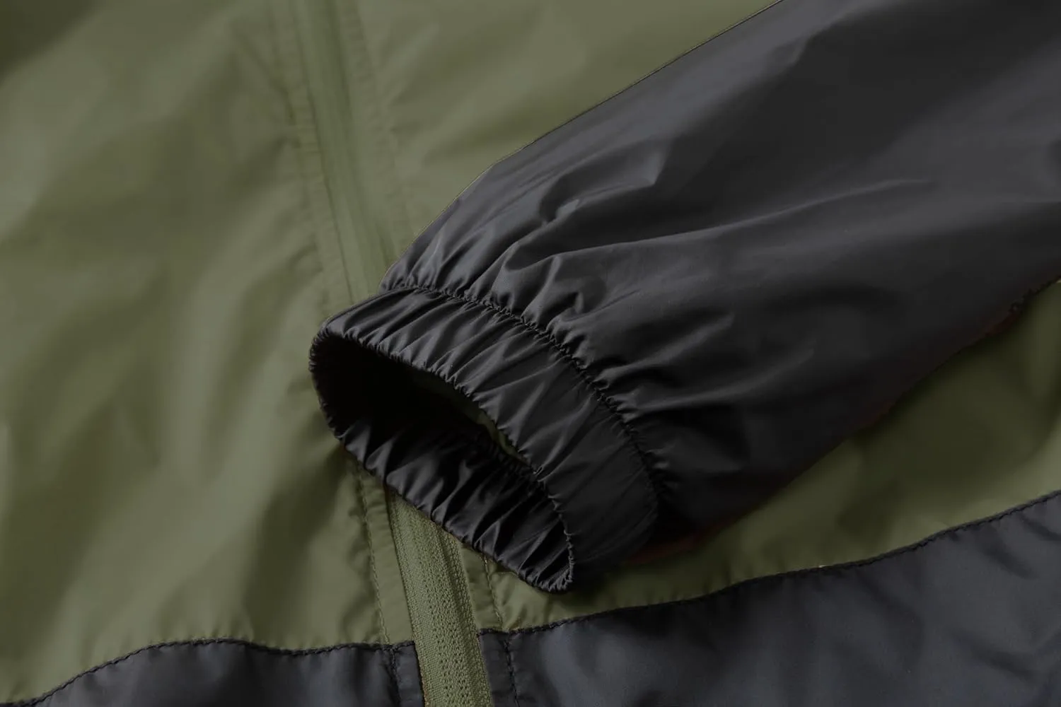Men's Lightweight Windbreaker Jackets Outdoor Hooded Pocket Raincoat Jacket